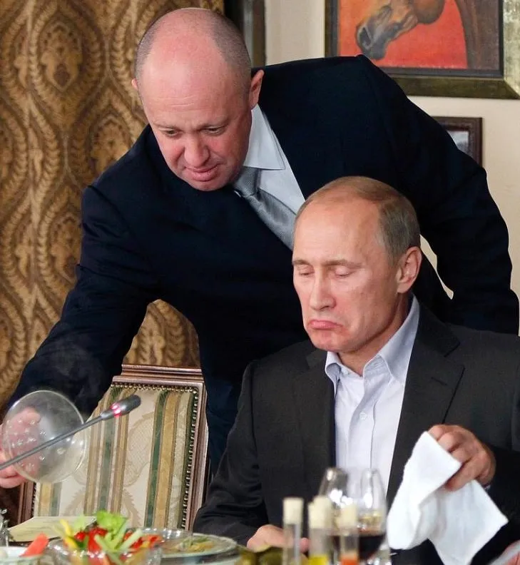 俄羅斯總統普丁（右）的御廚普里格津（左）是傭兵組織「瓦格納集團」的老闆。資料照片