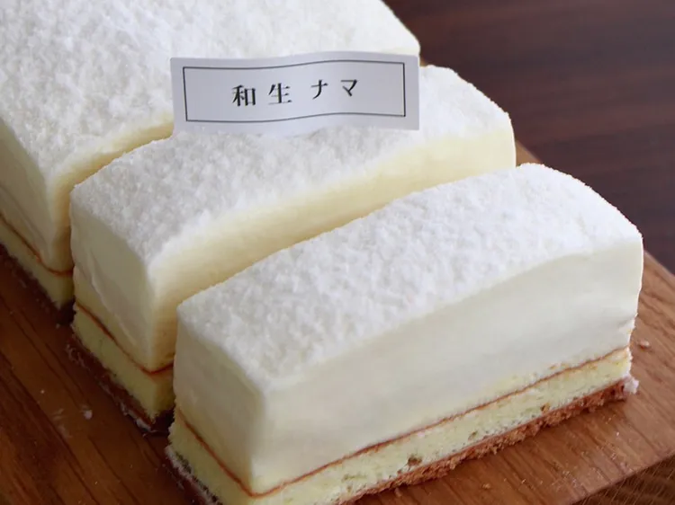 來自高雄的人氣名店和生NAMA，以冷凝技法忠實呈現兩種鮮奶油乾酪的滑順口感。