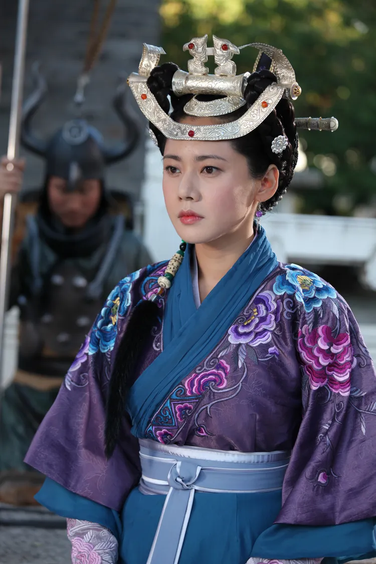 秋瓷炫劇中隱瞞身世等待時機報仇雪恨。緯來育樂台提供