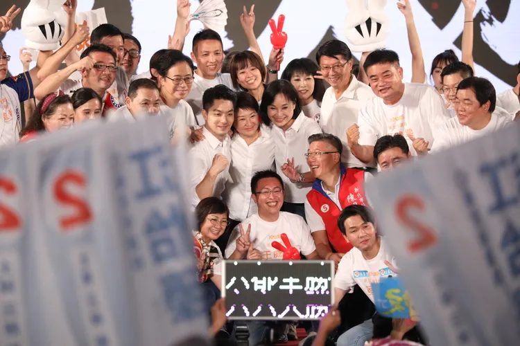 藍營大合照。陳明中攝
