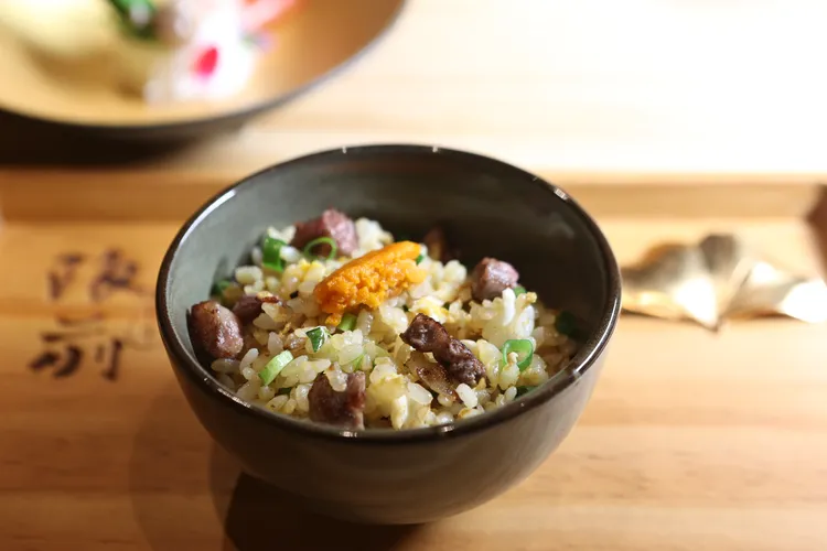 海膽和牛炒飯。翁玉信攝