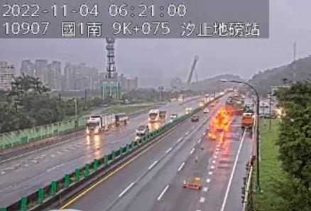 國一南下汐止段，早上6時許開放通車。翻攝國道1968