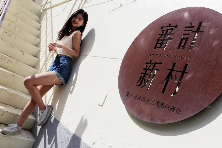 魏妤如擺拍自然全靠自修練習。張喆喜攝