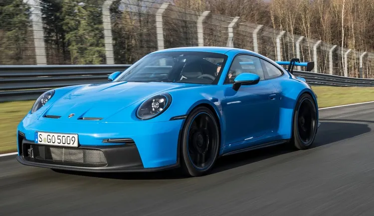 現行911 GT3是標準「有錢未必買得到」的代表車型之一，因為國內早已停止接單，未來要再開放機率不高。原廠提供