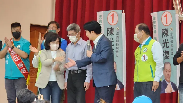賴清德特別向未獲提名的陳慧玲歸隊致意。許逸民攝