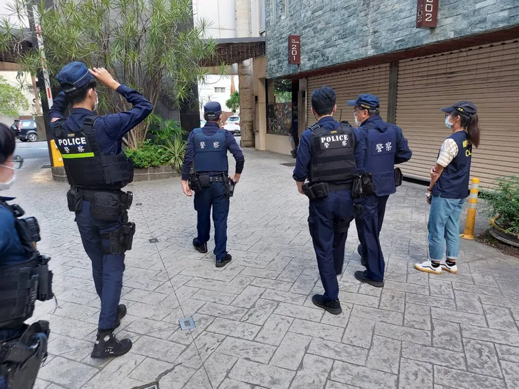 桃園警分局執行清樓專案。桃園警分局提供