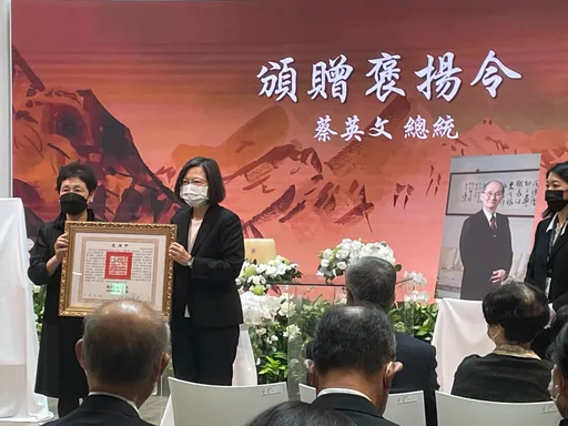 李勝彥追思禮拜蔡英文頒褒揚狀　彭淮南、吳欣儒到場致意