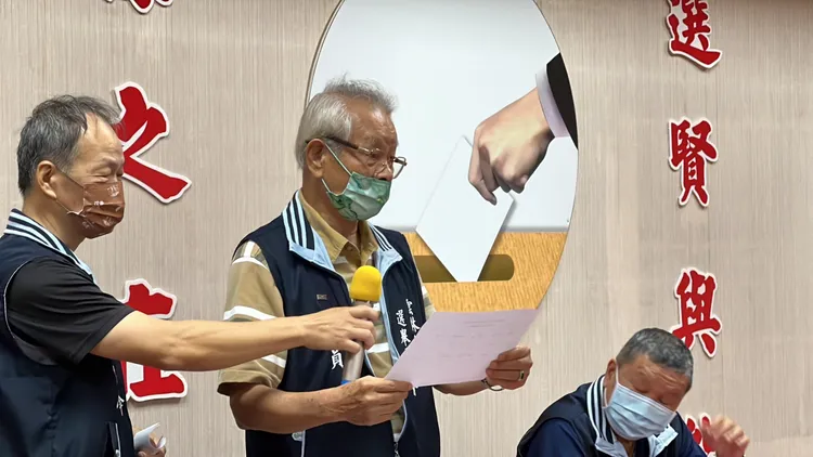 雲林縣選委會抽籤後宣布中籤者當選。魏嘉良攝