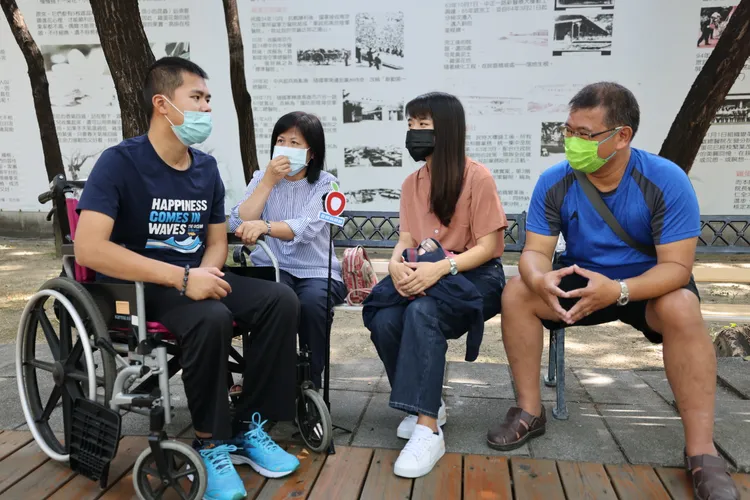 秦良丰爸媽與妹妹抽空前往醫院陪伴並接受《壹蘋》專訪。侯昌騰攝