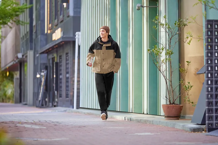 即日起-11/13於網路商店單筆消費滿2000元，並以LINE Pay結帳付款，回饋LINE POINTS 11%。業者提供