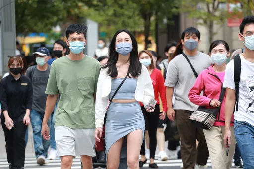 明飆31°C「這幾區」防大雨！午後各地天氣回穩　北東將迎濕涼周末