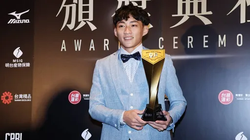 奪金手套、最佳十人雙料大獎 郭天信燦笑:火哥叫我不要太臭屁