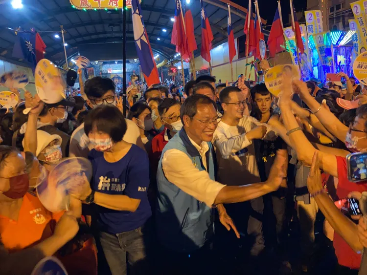 蘇清泉造勢大進場，支持者夾道歡迎。陳宏銘攝