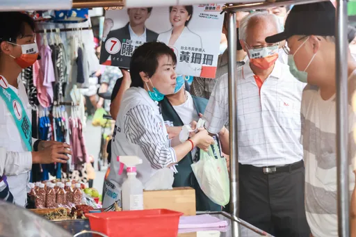 蔣萬安政見發表還剩5分半 黃珊珊:講不完!他照稿唸完有點可惜