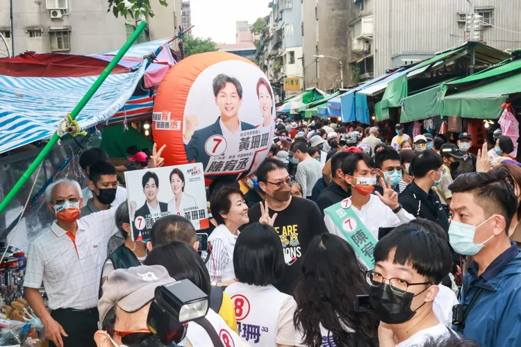 黃珊珊走訪東湖市場。趙世平攝