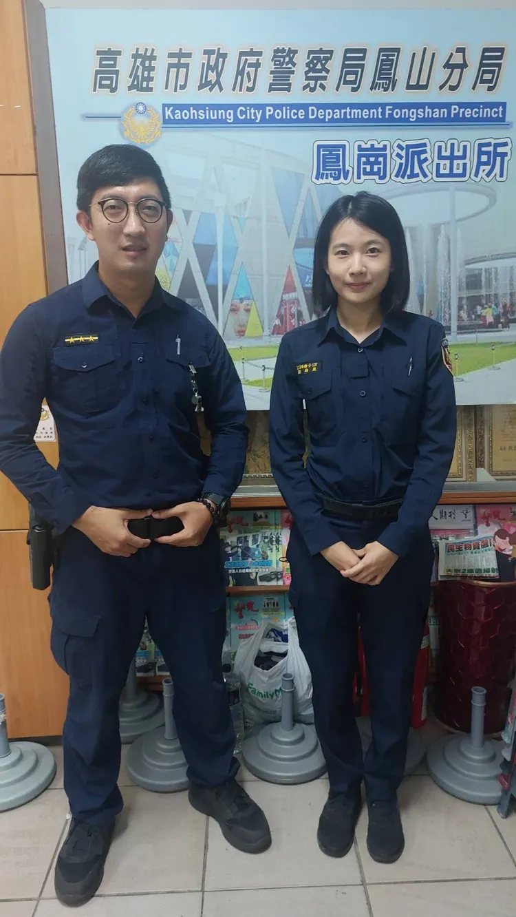 鄒維庭以流利英語阻止外籍老翁被詐。讀者提供