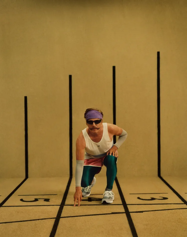 990v6鞋款形象廣告洋溢復古風格。品牌提供