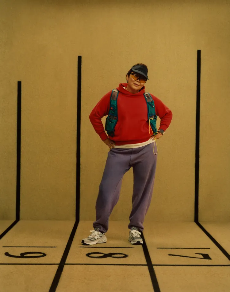 大媽踩著990v6鞋款不突兀。品牌提供