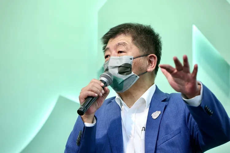 陳時中和蔣萬安口水戰天天上演。林林攝