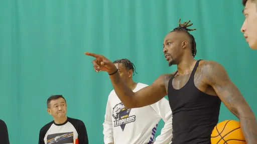 「魔獸」霍華首度練球自帶超嗨氣氛 射手盧捷閔最想跟他完成這件事