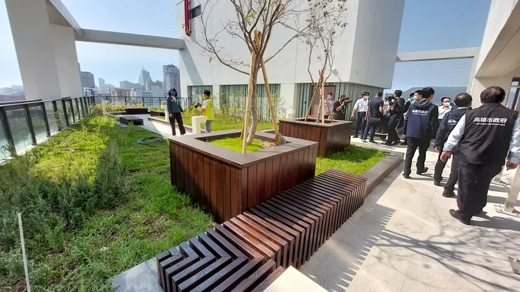 凱旋青樹社宅空中花園視野極佳。凃建豐攝