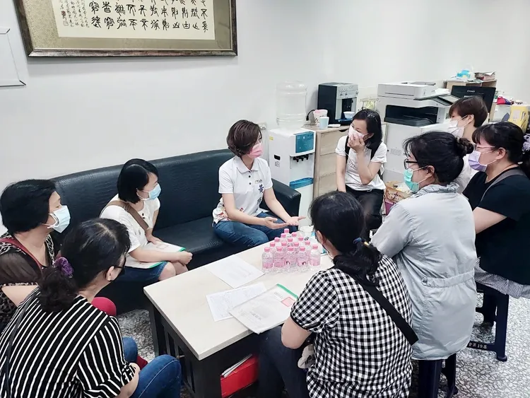 黃琤婷平時積極勤走基層做選民服務。黃琤婷提供