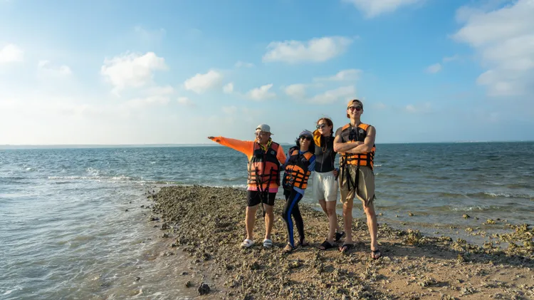 許效舜（左起）、楊麗音、温貞菱、張軒睿日前一起赴澎湖旅遊。MyVideo提供