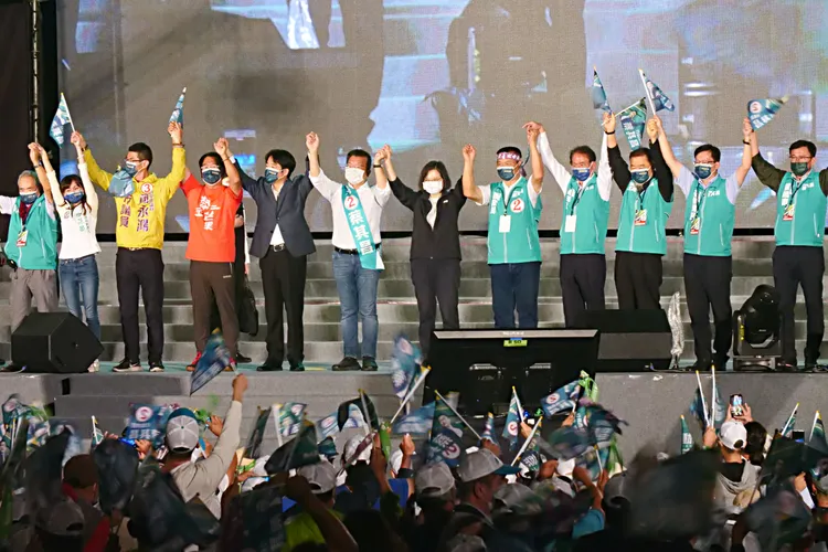 蔡其昌今晚舉辦山線大團結造勢晚會，蔡英文總統帶領全場高喊「蔡其昌凍蒜」。張喆喜攝