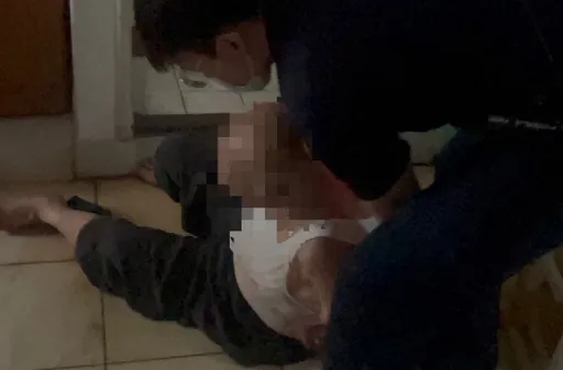 永和男突跌倒趴地不起　截肢妻無法攙扶致電警求助