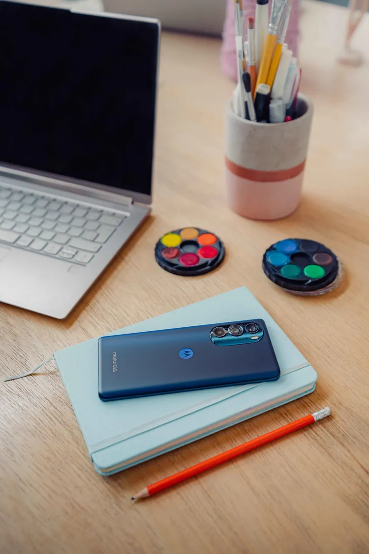 雙11Motorola推出旗艦款edge系列手機超狂買一送一活動。業者提供