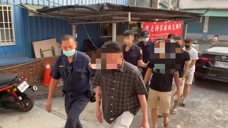 警方在一個半小時內逮捕4名群毆嫌犯。讀者提供