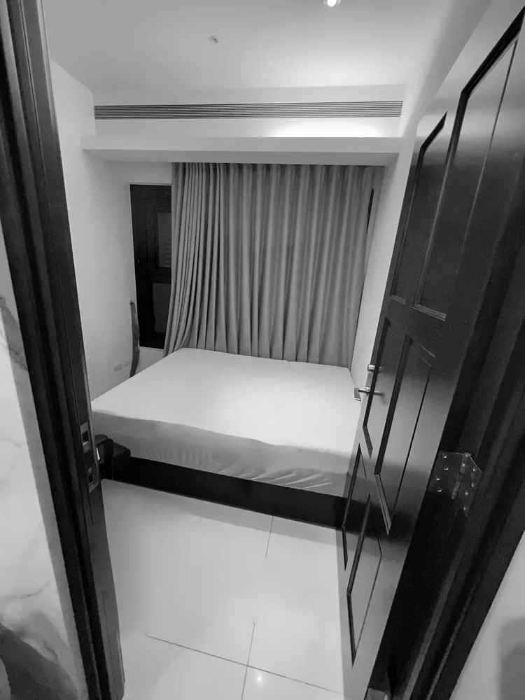 曹西平貼出租屋處床墊。翻攝曹西平臉書