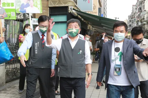 蔣萬安政見發表空5分鐘　陳時中好訝異「稿子不夠長也有話和市民講吧？」