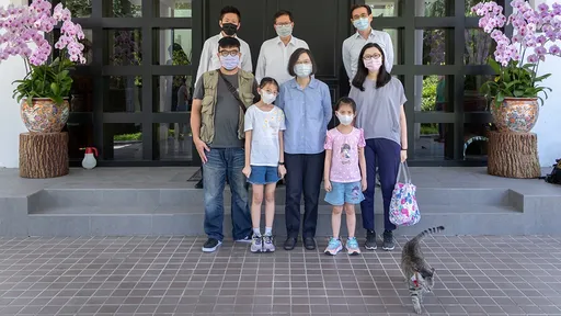 一張照揭「鄭運鵬與盈希妹妹」超暖故事　張惇涵：他競總仍陳列她的畫作