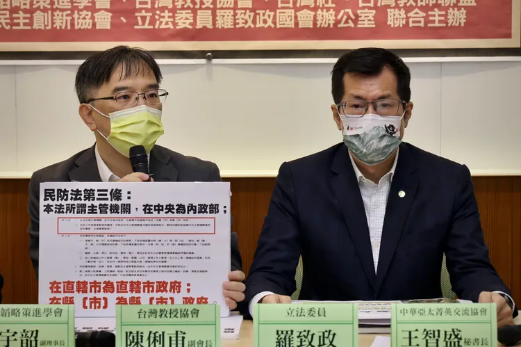 陳俐甫直指年底選舉涉及到台灣的生存權。林林攝