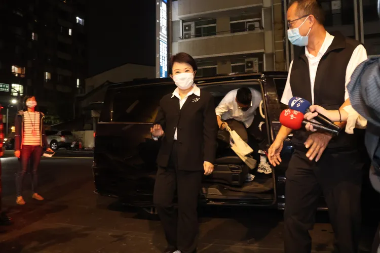 盧秀燕入場時，一襲黑色套裝充滿自信。張喆喜攝