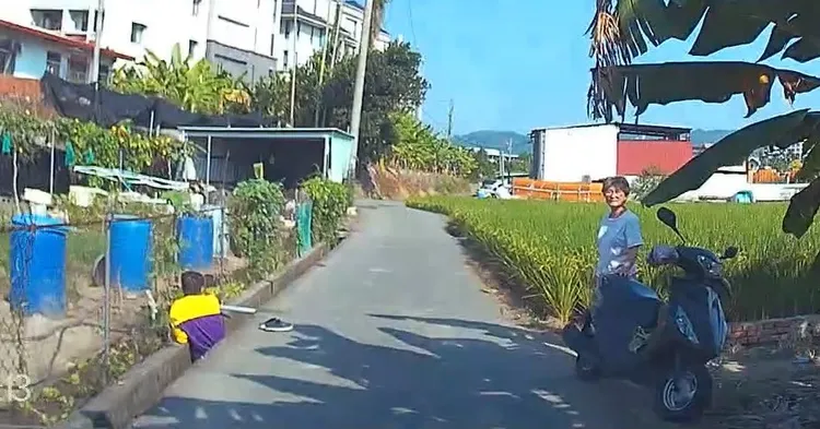 警方到場時以為是發生車禍，男子才受傷、受困於水溝。民眾提供