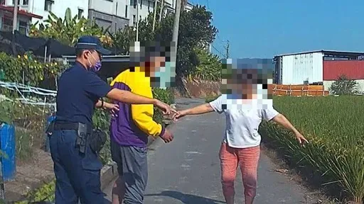 阿伯出事了!散步田野間失足卡水溝 這個原因讓他受困