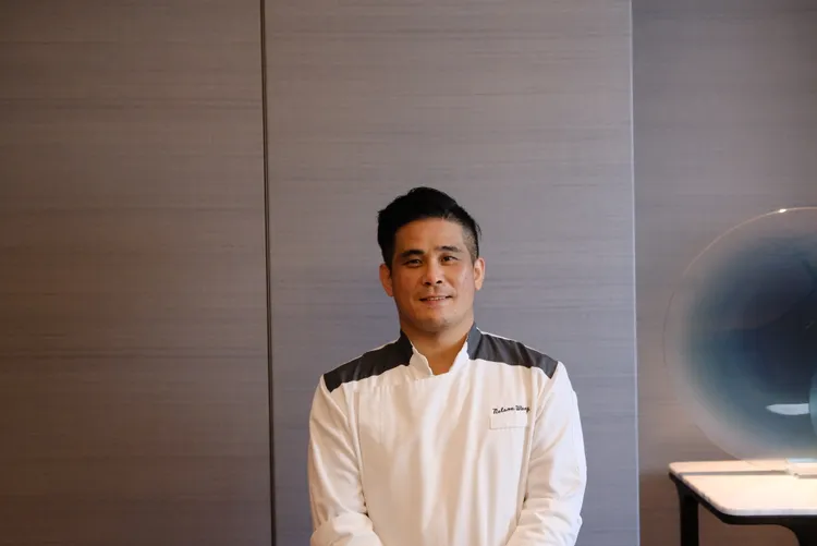 「湛露」中餐廳的主廚王欽正，有不少國際飯店資歷，擅長時尚中菜。葉盛耀攝