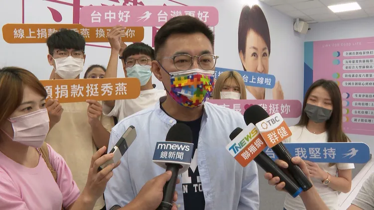 立委江啟臣昨天在高雄陪國民黨市長候選人柯志恩掃街，提到「台中這幾天空污很嚴重」引發熱議。盧秀燕競總提供