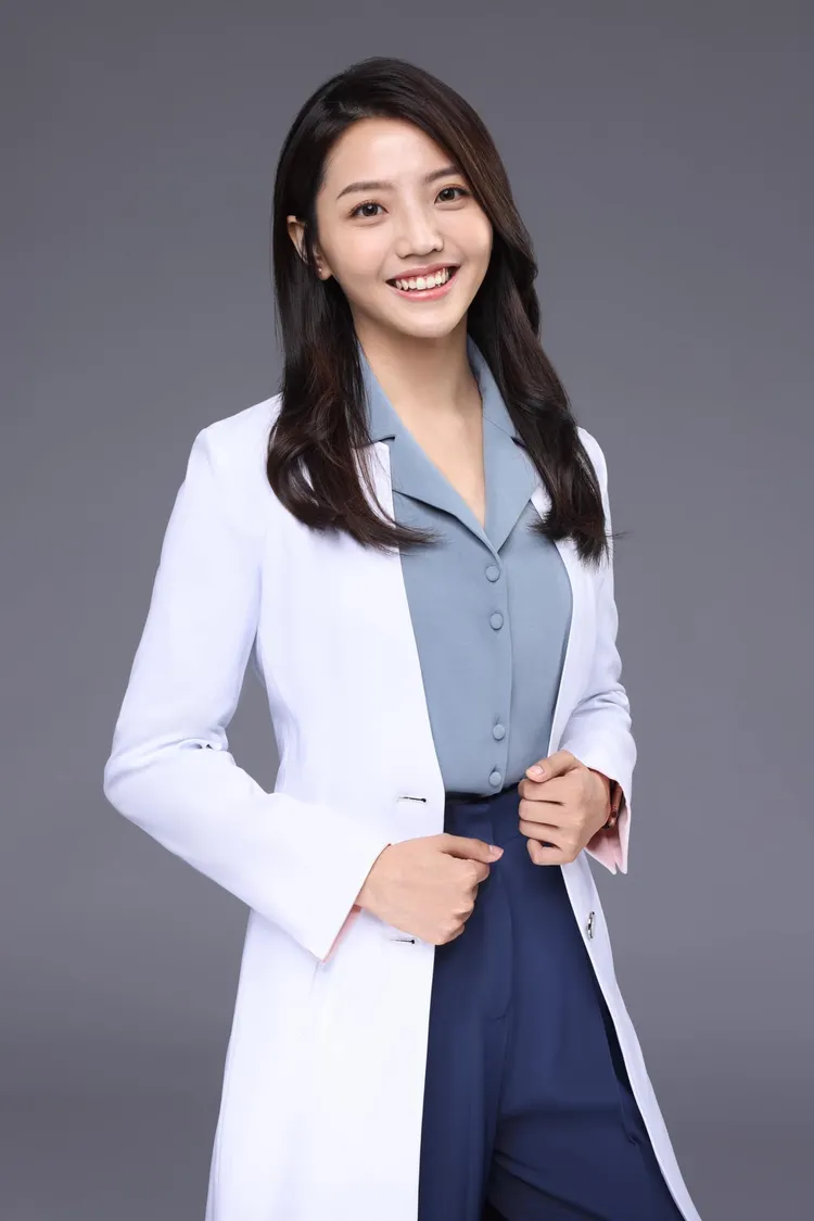 吳榛槿醫師花1年多甩肉25公斤，從80公斤減到55公斤。翻攝小吳 吳榛槿醫師｜點亮妳的美力宇宙粉絲頁