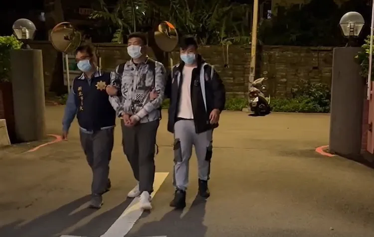 陳男被警方逮捕送往新北刑大。資料畫面