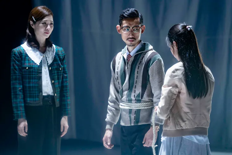 謝盈萱（左）和陳竹昇（中）在第一時間就參與了排舞。三乘影像事務所提供