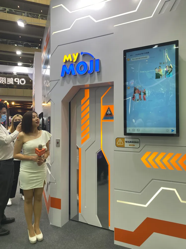 透過3D scanner太空艙攝影棚進行拍攝，30秒快速創建個人3D模型。王雪玲攝