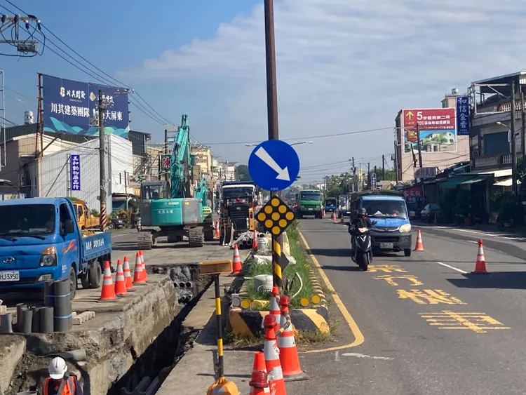 屏鵝公路沿線因種樹百里工程，常可見各項大小工程施工中。陳宏銘攝