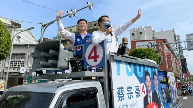 車隊掃街懇請支持者搶救蔡宗豪。王志弘攝