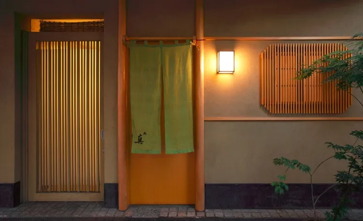 連續6年評為米其林一星餐廳的「鮨真」，是以應季魚類為主的壽司店。Klook提供