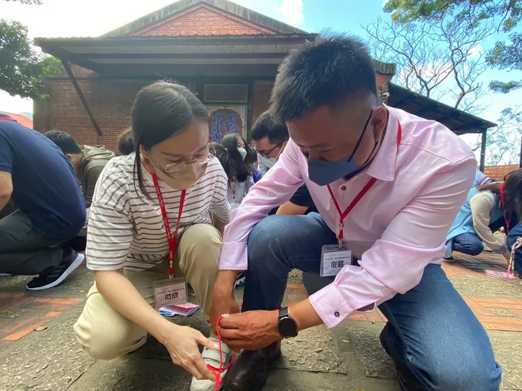 60名單身男女大玩「魷魚遊戲」影集中一二三木頭人。民政局提供