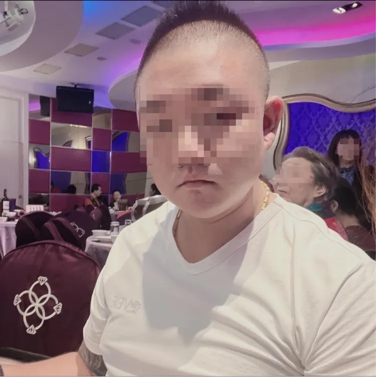 張男綽號閻王，從高中時期就經常進出警所。民眾提供