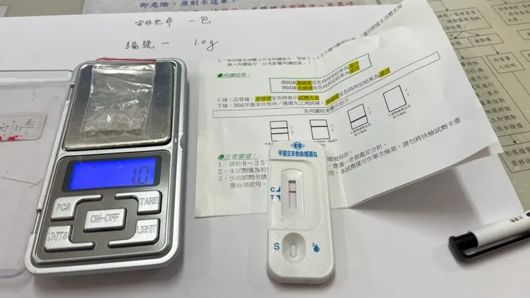 警方於黃男身上查獲安非他命送辦。警方提供